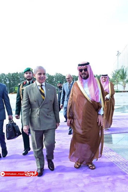 نخست وزیر پاکستان وارد عریستان سعودی شد+عکس