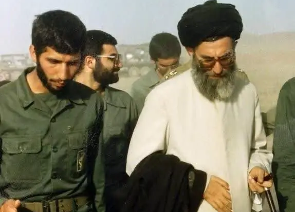 سیدمجید موسوی کنار رهبر شهید انقلاب+ عکس