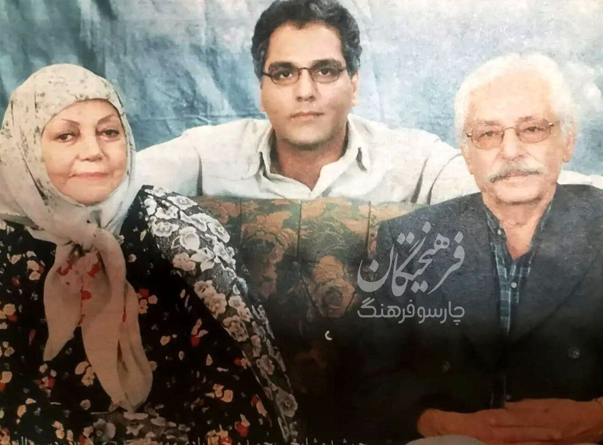 تصویری از حمیده خیرآبادی در کنار جمشید مشایخی و مهران مدیری در سال ۱۳۷۹