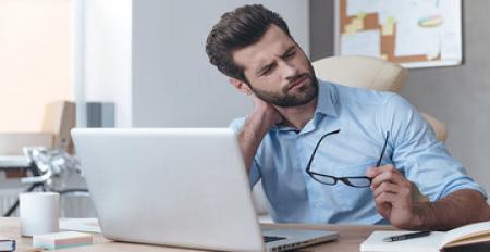 گردن درد را با مصرف این ویتامین‌ها و غذاها درمان کنید