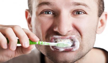 چند بار در طول روز مسواک بزنیم؟