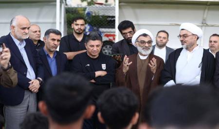 با ایمان و شجاعت به میدان بروید؛ هر گل شما شادی‌آفرین میلیون‌ها ایرانی است 