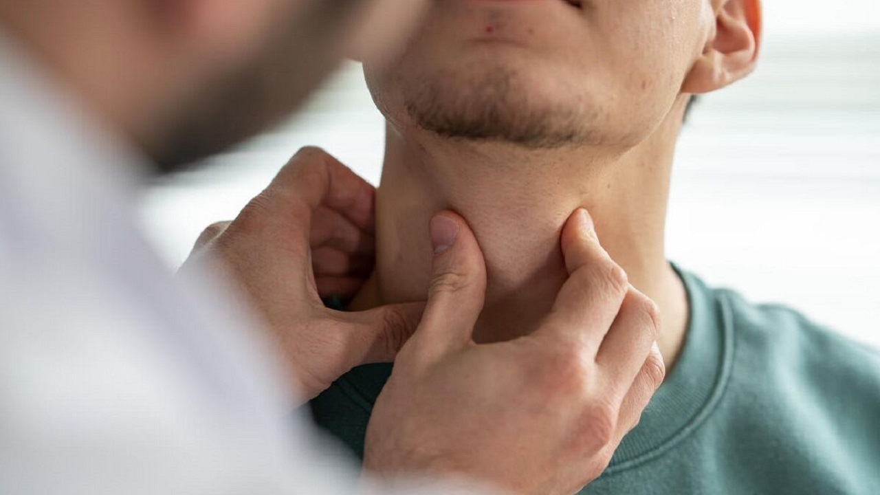 گرفتگی صدا نشانه این بیماری است