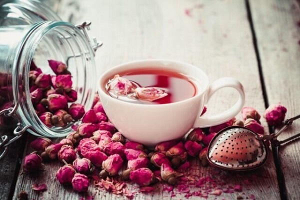 خواص بوئیدن و نوشیدن دمنوش گل محمدی 