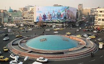 مجسمه «مشت گره‌کرده» رهبر شهید انقلاب در میدان انقلاب نصب می شود+ تصویر