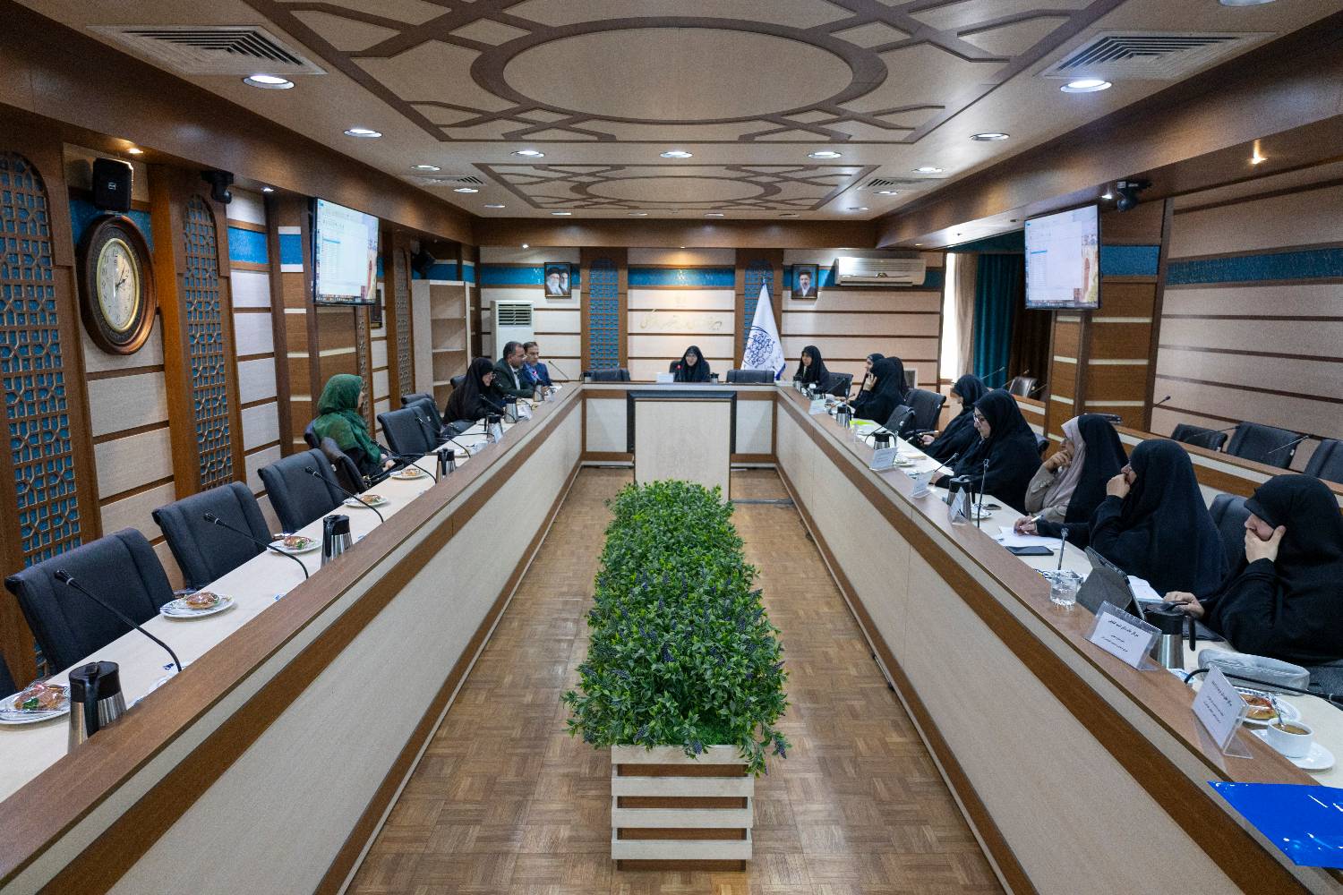 بررسی گزارش عملکرد وزارت آموزش و پرورش در راستای قانون حمایت از خانواده و جوانی جمعیت 