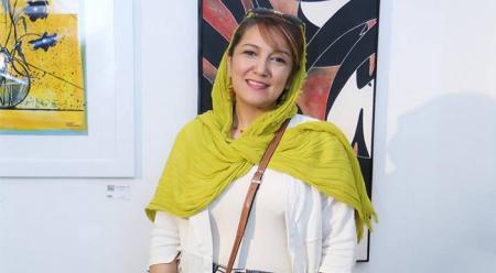 شلوار عجیب و متفاوت پانته‌آ بهرام در یک مرکز خرید! + عکس
