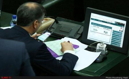 عکس گرفتن یک نماینده مجلس از برگه رای‌اش! + عکس