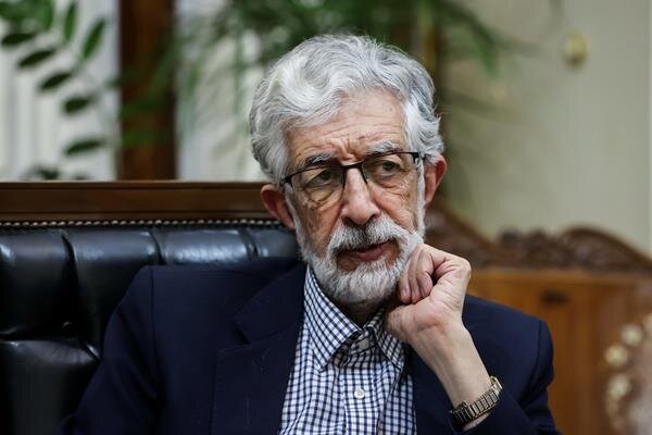 پیام دکتر حداد عادل به همایش بازخوانی پیام‌های رهبر انقلاب در دانشگاه آزاد 
