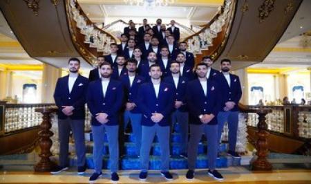  بنر فارسی بزرگ در محل تمرین ایران: یوزهای ایرانی به تیخوانا خوش آمدید+ عکس