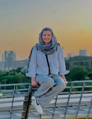 پردیس احمدیه تولدش را با نمای برج میلاد جشن گرفت 