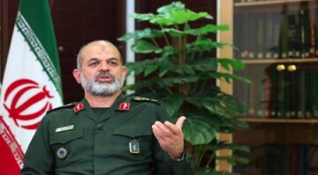 حضور سردار وحیدی فرمانده کل سپاه در مصلی تهران/ دومین عکس منتشر شده از زمان جنگ رمضان 