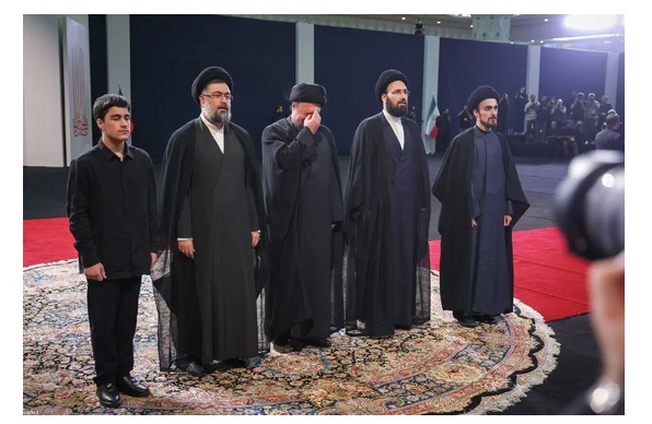  اشک‌های سیدحسن خمینی در سوگ رهبر انقلاب 