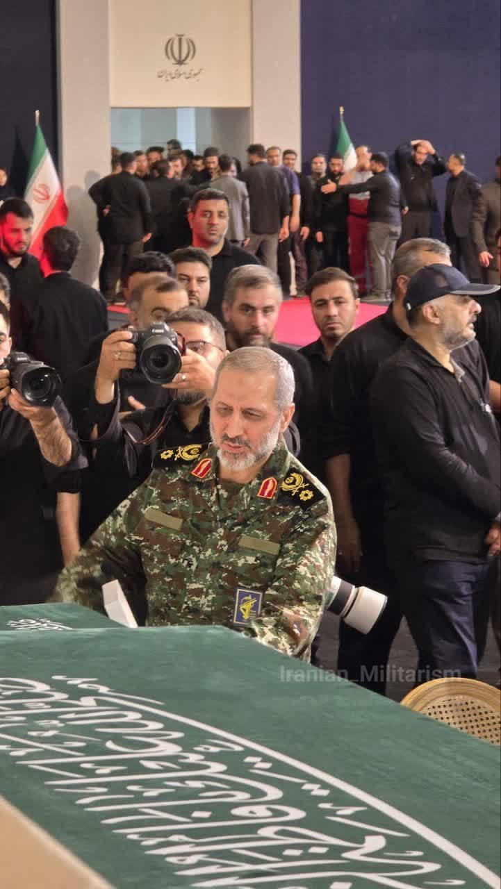 تصویری از سید مجید موسوی در مراسم وداع با رهبر شهید انقلاب