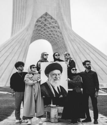 عکس/ سید علی خامنه‌ای، قهرمان ابدی مردم ایران