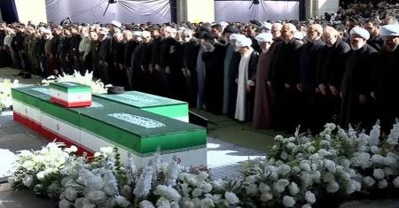 چه کسانی در صف اول نماز بر پیکر رهبر شهید انقلاب حاضر بودند؟ + تصاویر