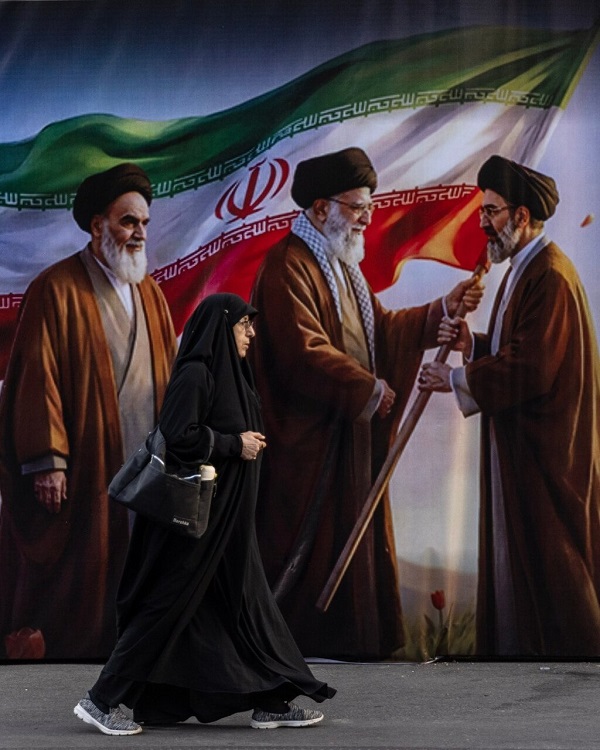 تصاویری که نشریه تایم از مراسم وداع با پیکر رهبر شهید در مصلی تهران