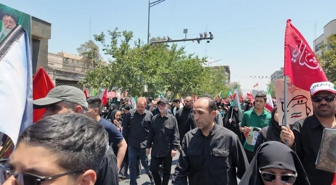 تیپ متفاوت وزیر کشور در مراسم تشییع پیکر رهبر شهید 