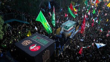 همراهی جنگنده‌های ارتش با هواپیمای حامل پیکر رهبر شهید انقلاب+ تصاویر