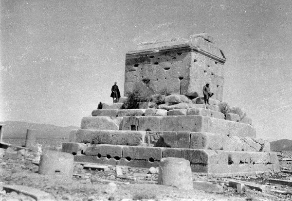  بازدید از مقبره کوروش در ۹۸ سال پیش+ عکس
