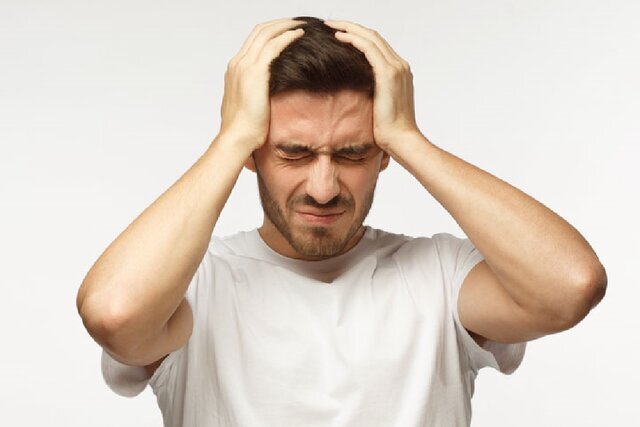 چرا به سردردهای صبحگاهی دچار می‌شویم؟ این ۶ دلیل را بررسی کنید