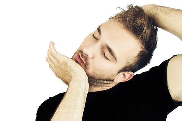 به این دلیل هرگز قولنج گردن خود را نشکنید