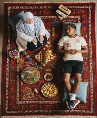تصویری از یامال و مادربزرگ‌اش با چفیه فلسطینی