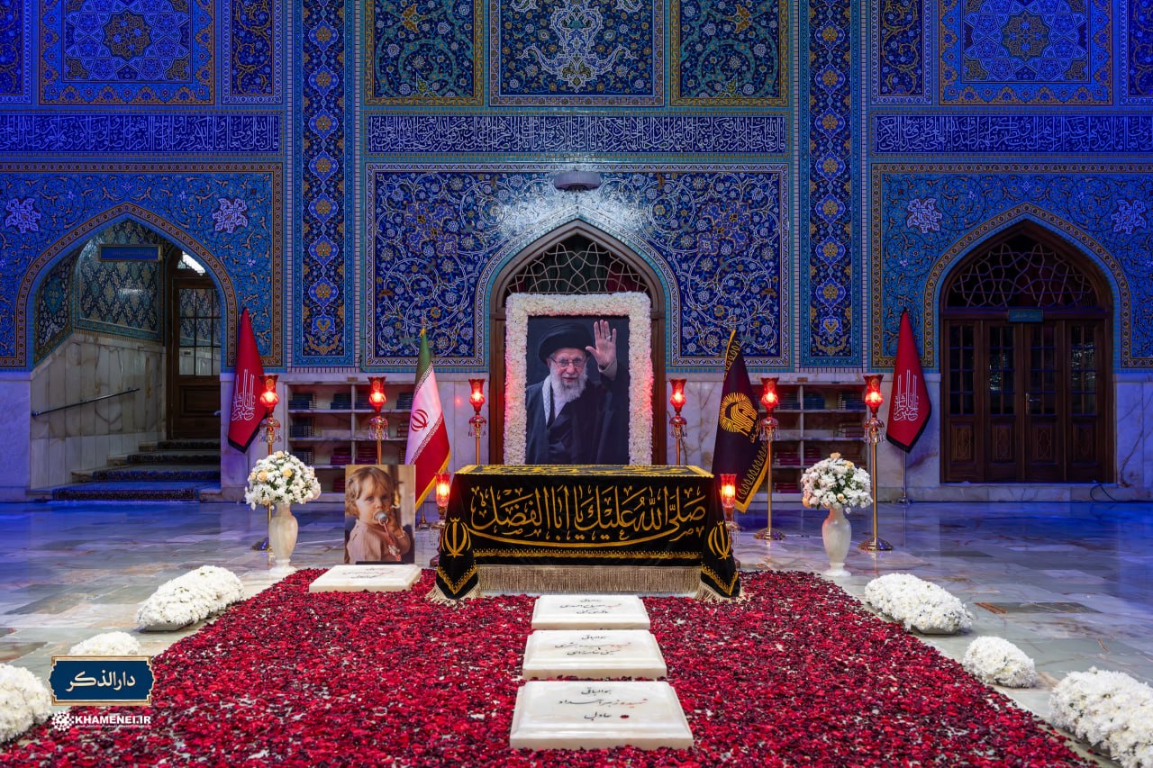  تصویر جدیدی از مزار نورانی رهبر شهید انقلاب در حرم مطهر رضوی