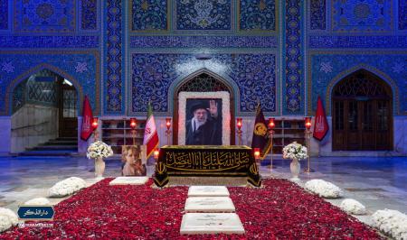  تصویر جدیدی از مزار نورانی رهبر شهید انقلاب در حرم مطهر رضوی