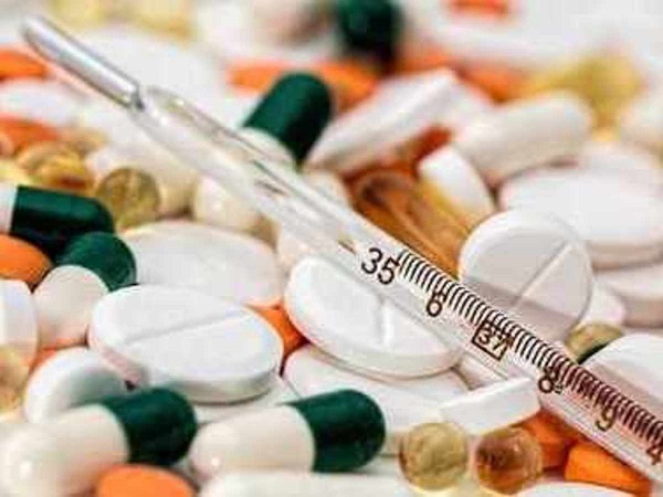 تامین مستمر دارو و تجهیزات پزشکی در مرزهای مهران و شلمچه برای زائران اربعین