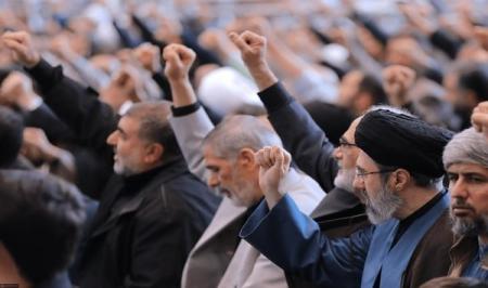 تصویر کمتر دیده‌شده از حضور امام سید مجتبی خامنه‌ای در نماز جمعه نصر