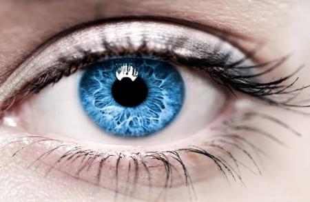  لنز‌های رنگی چه خطراتی برای چشم دارند؟