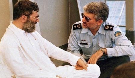 تصویر/شهیدان والامقام امیر منصور ستاری و آیت الله العظمی خامنه‌ای