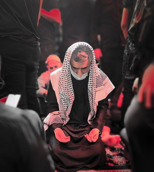 تصویری از سردار شهید امیرعلی حاجی‌زاده در حرم امام حسین علیه السلام