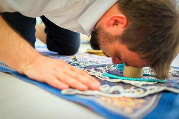 چه کنیم تا آثار نماز را در زندگی‌مان حس کنیم؟