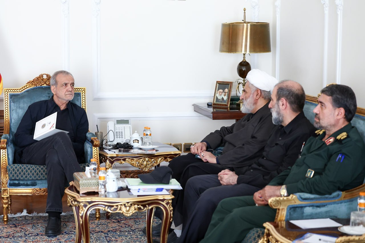 تصویری از گفت‌وگوی پزشکیان و حسین طائب رئیس جدید سازمان بسیج 