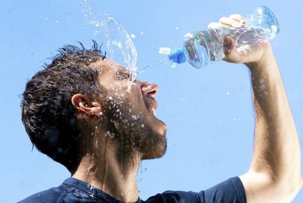 گرمای تابستان را دست‌کم نگیرید؛ این خوراکی‌ها به کمک بدن می‌آیند