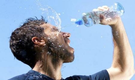 گرمای تابستان را دست‌کم نگیرید؛ این خوراکی‌ها به کمک بدن می‌آیند