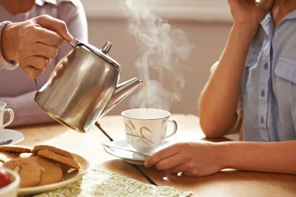 بعد از غذا چای می‌نوشید؟ این عادت ساده را بهتر است دوباره بررسی کنید