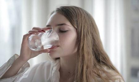 چرا همیشه احساس تشنگی می‌کنید؟ این نشانه را نادیده نگیرید