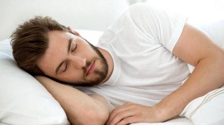 خواب کافی چه تأثیری بر سلامت بدن دارد؟ + راهکارهای خواب بهتر