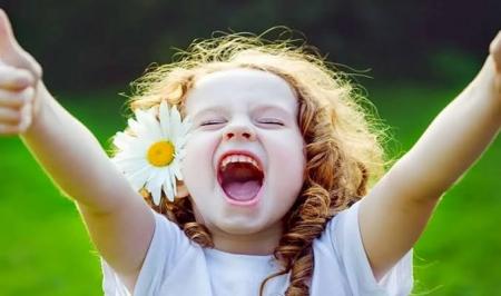 خنده و شادی چه تأثیری بر سلامت دارند؟ چند راه ساده برای حال خوب