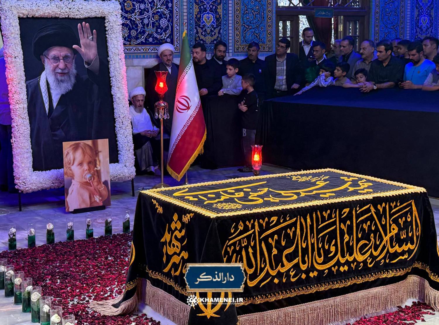 تصویری از حضور ساعتی قبل حضرت آیت‌الله جعفر سبحانی در جوار مزار رهبر شهید