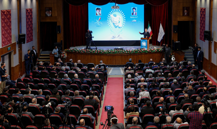دانش‌آموزان مهم‌ترین ثروت و سرمایه اجتماعی کشور هستند/ به فرزندان ایران مسئولیت‌پذیری و خدمت به کشور را بیاموزید 