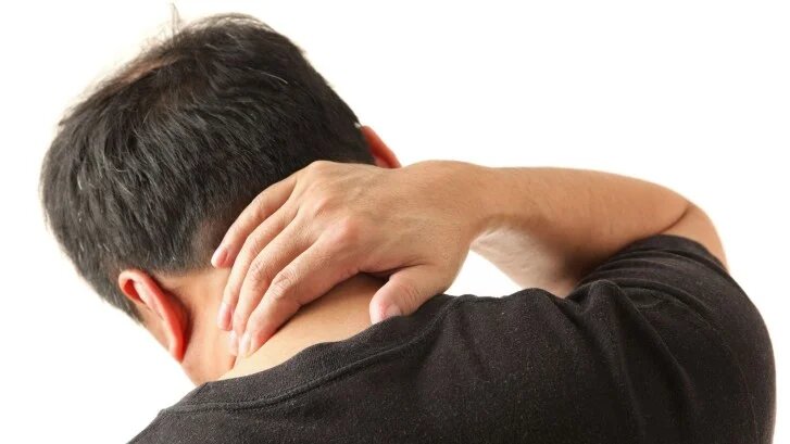 دلایل عجیب و غریب درد گردن که فکرش را نمی‌کردید