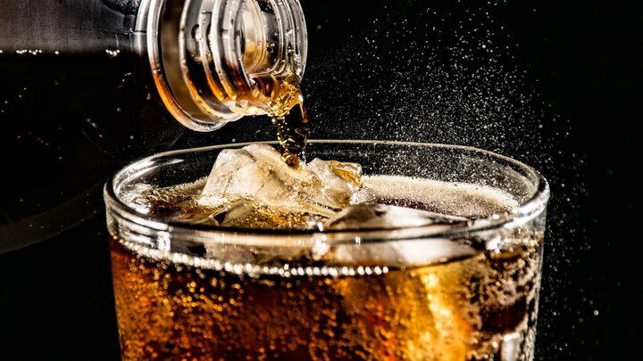 آیا نوشیدنی‌های شیرین خطر سرطان معده را افزایش می‌دهند؟