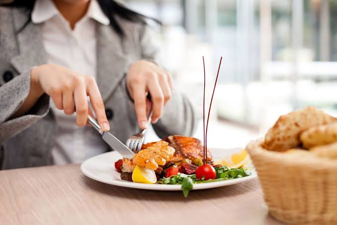 بعد از غذا این ۷ کار را انجام ندهید