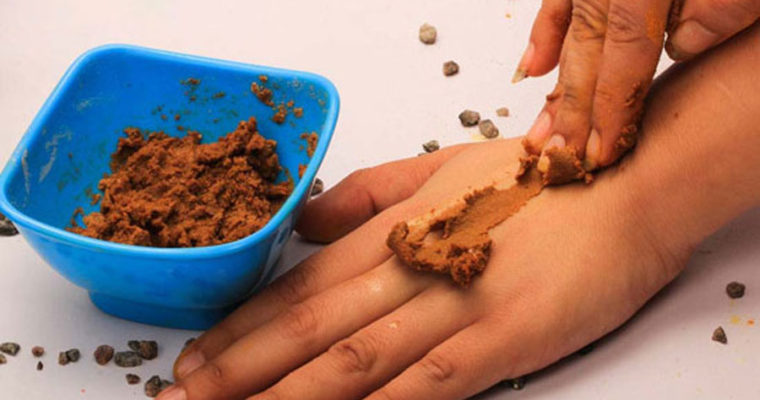 از بین بردن موهای زائد با پوست گردو