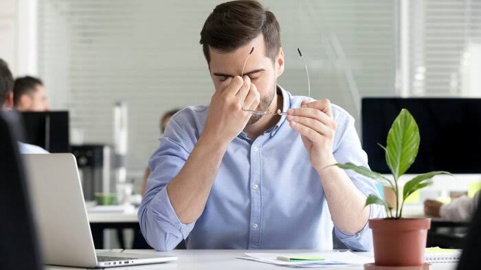 چند عادت ساده برای کاهش فشار چشم