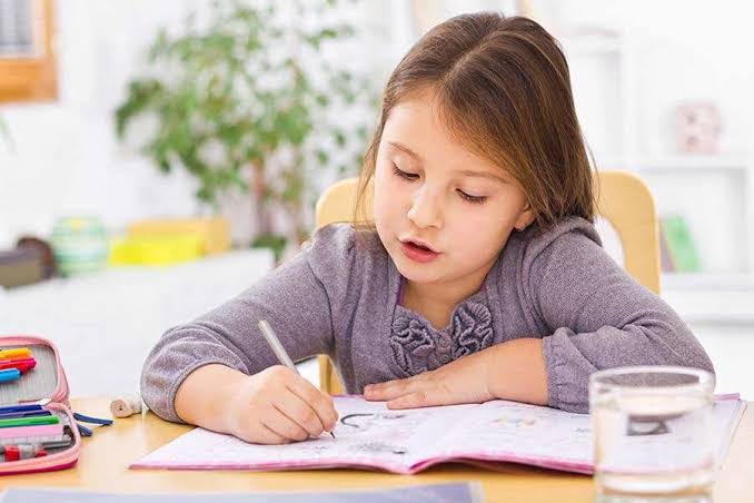 به‌جای «صاف بنشین»؛ محیط کودک را اصلاح کنید